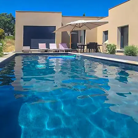 Avec Piscine Holiday home