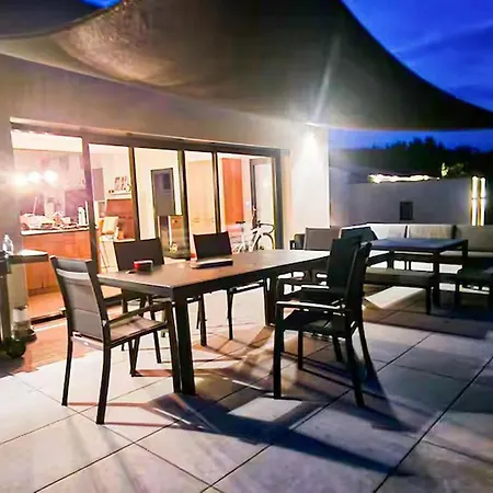 Avec Piscine Holiday home