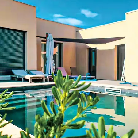 Avec Piscine * Reillanne